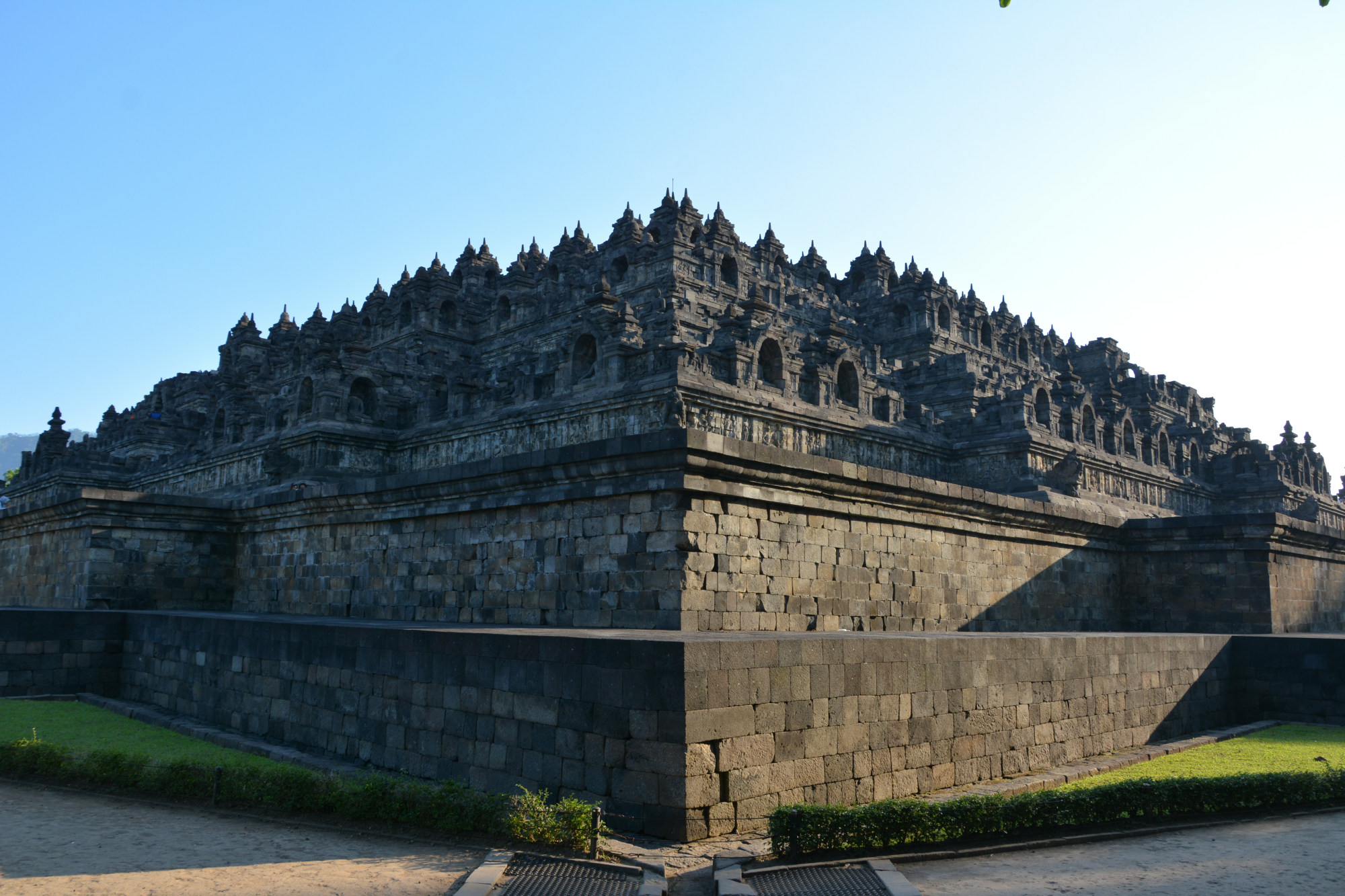 Enjoy Indonesia Tours © JP Pariset Photo Temple 2