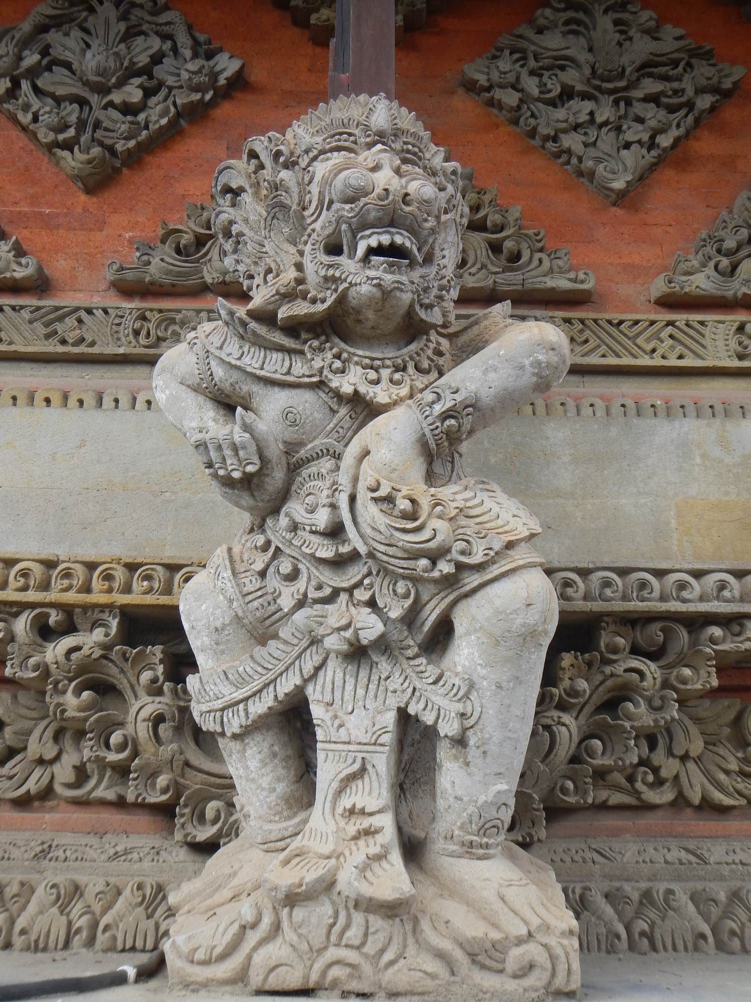 Enjoy Indonesia Tours © JP Pariset Photo Statues 2